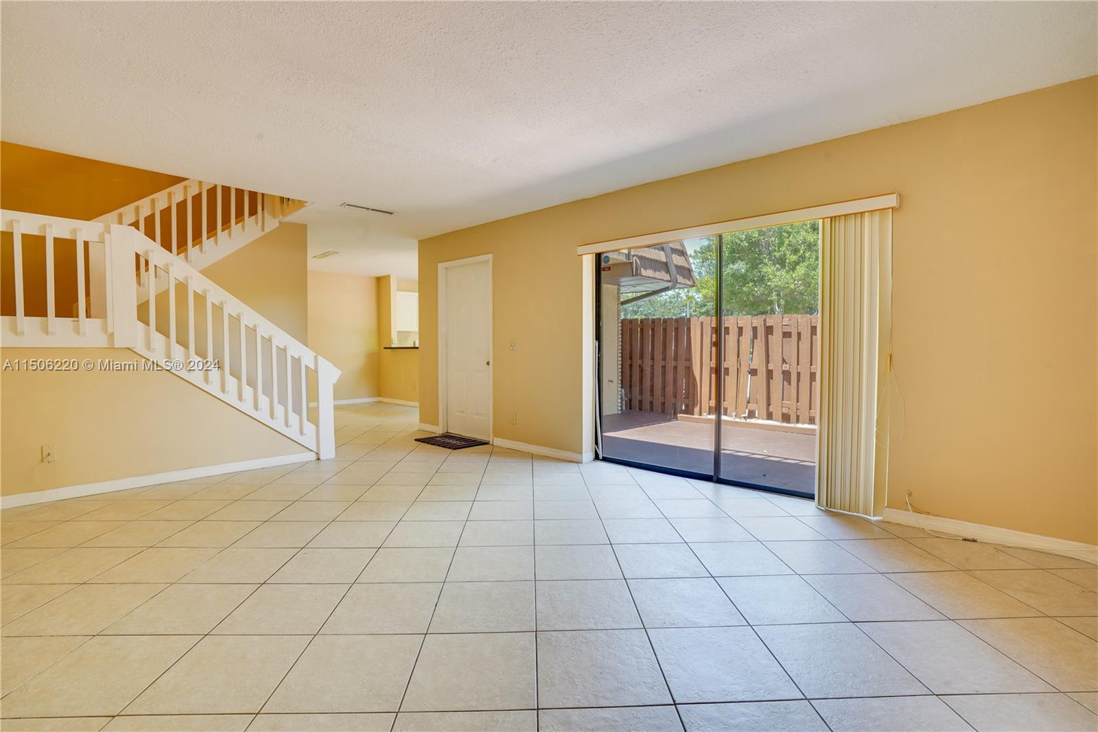 1458 N Lawnwood Cir 27C