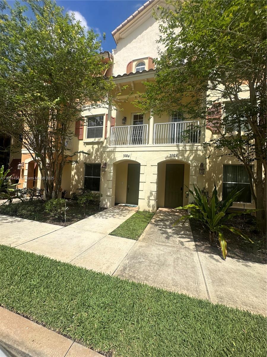Rental Property at 3924 Passion Flower Rd, Coconut Creek, Broward County, Florida - Bedrooms: 4 
Bathrooms: 4  - $3,250 MO.