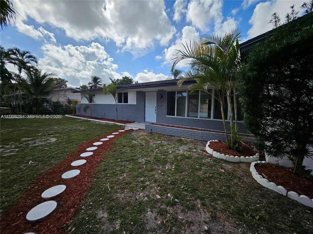 Photo of 221 SW 53rd Ave, Plantation, FL 33317 (MLS # A11968284)