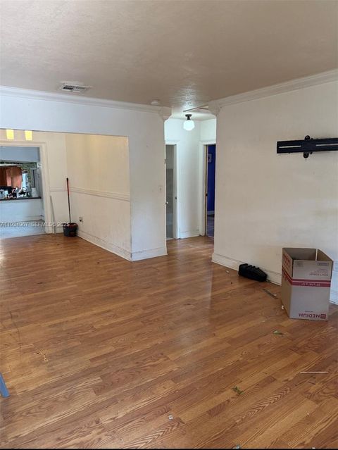 325 NW 56th St Miami FL 33127