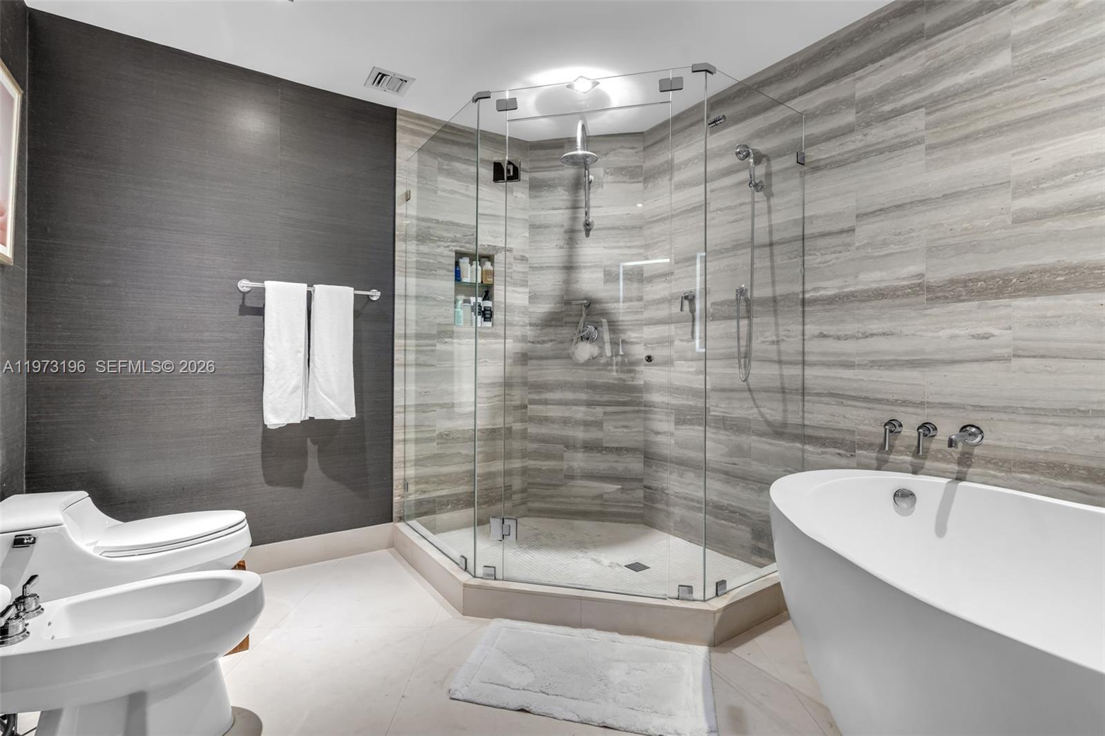 THREE TEQUESTA POINT COND - Residential