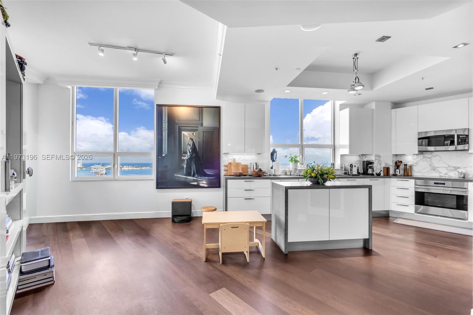 THREE TEQUESTA POINT COND - Residential