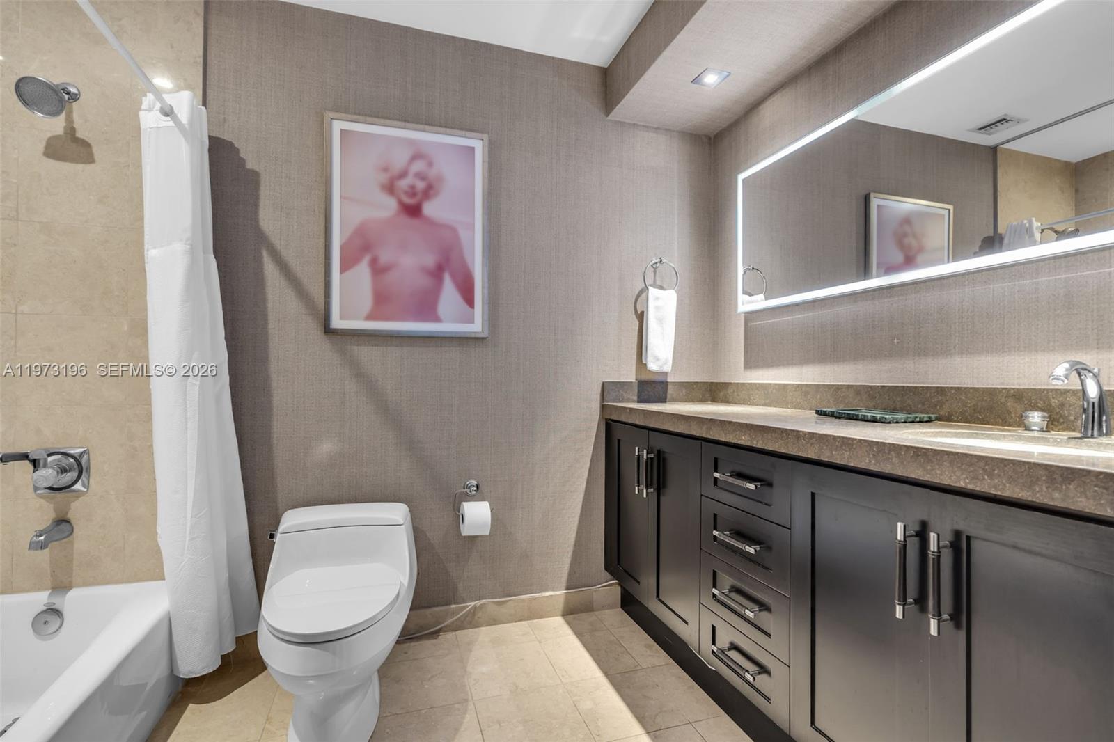 THREE TEQUESTA POINT COND - Residential