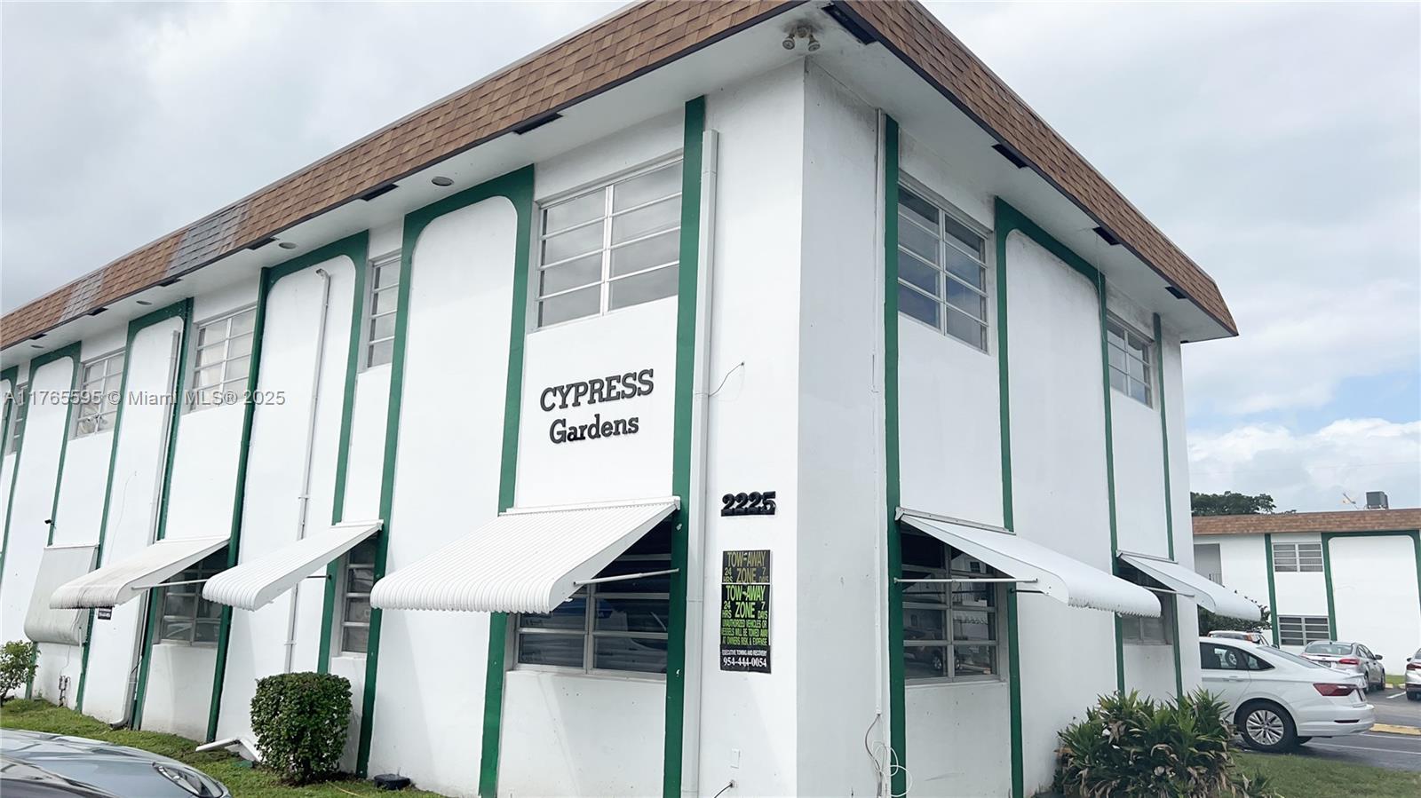 Property for Sale at 2225 Polk St 6B, Hollywood, Broward County, Florida - Bedrooms: 1 
Bathrooms: 1  - $150,000
