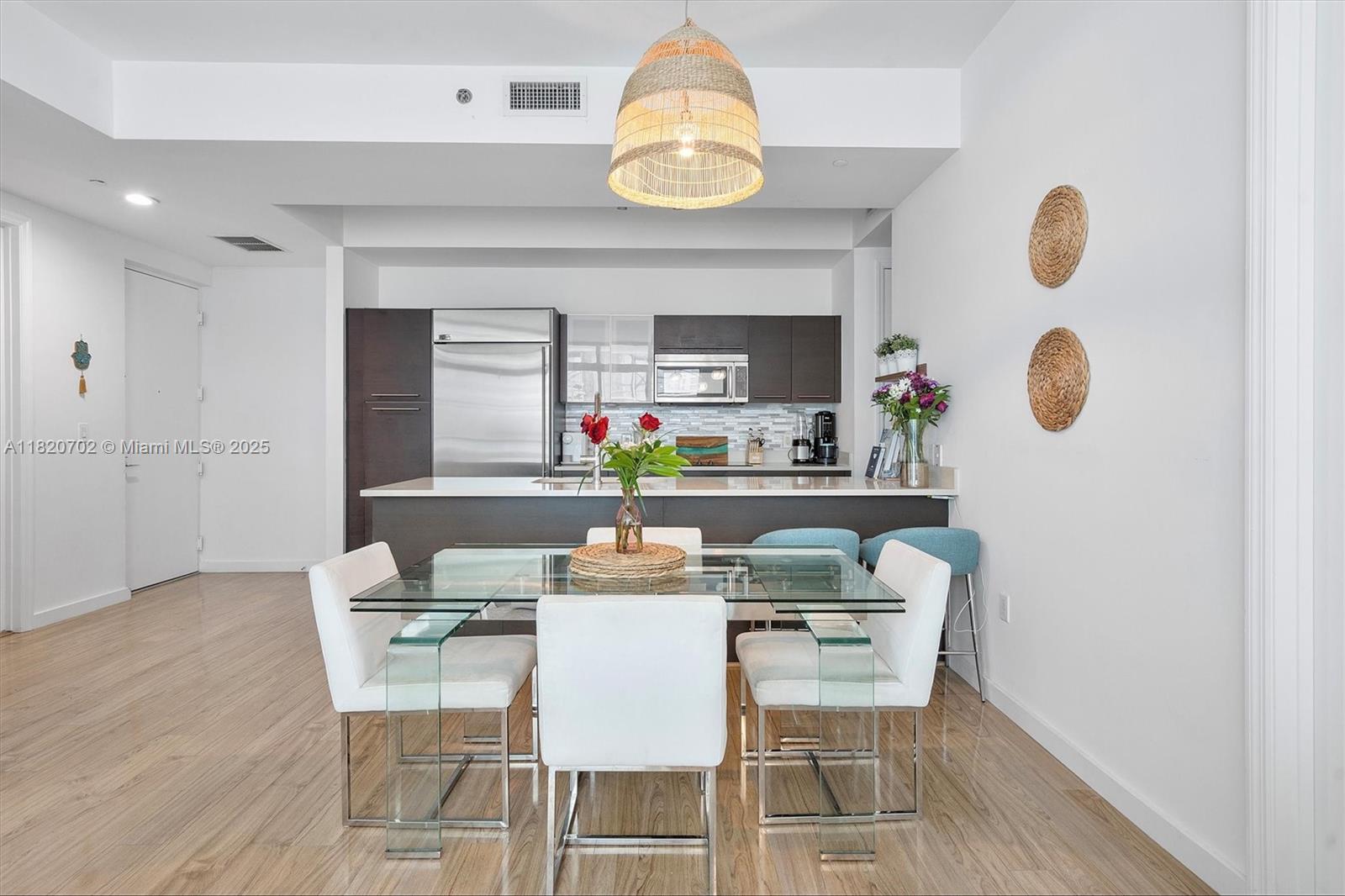 55 SE 6th St 4305, Miami, FL, 33131/$678,800 1 55 SE 6th St 4305
