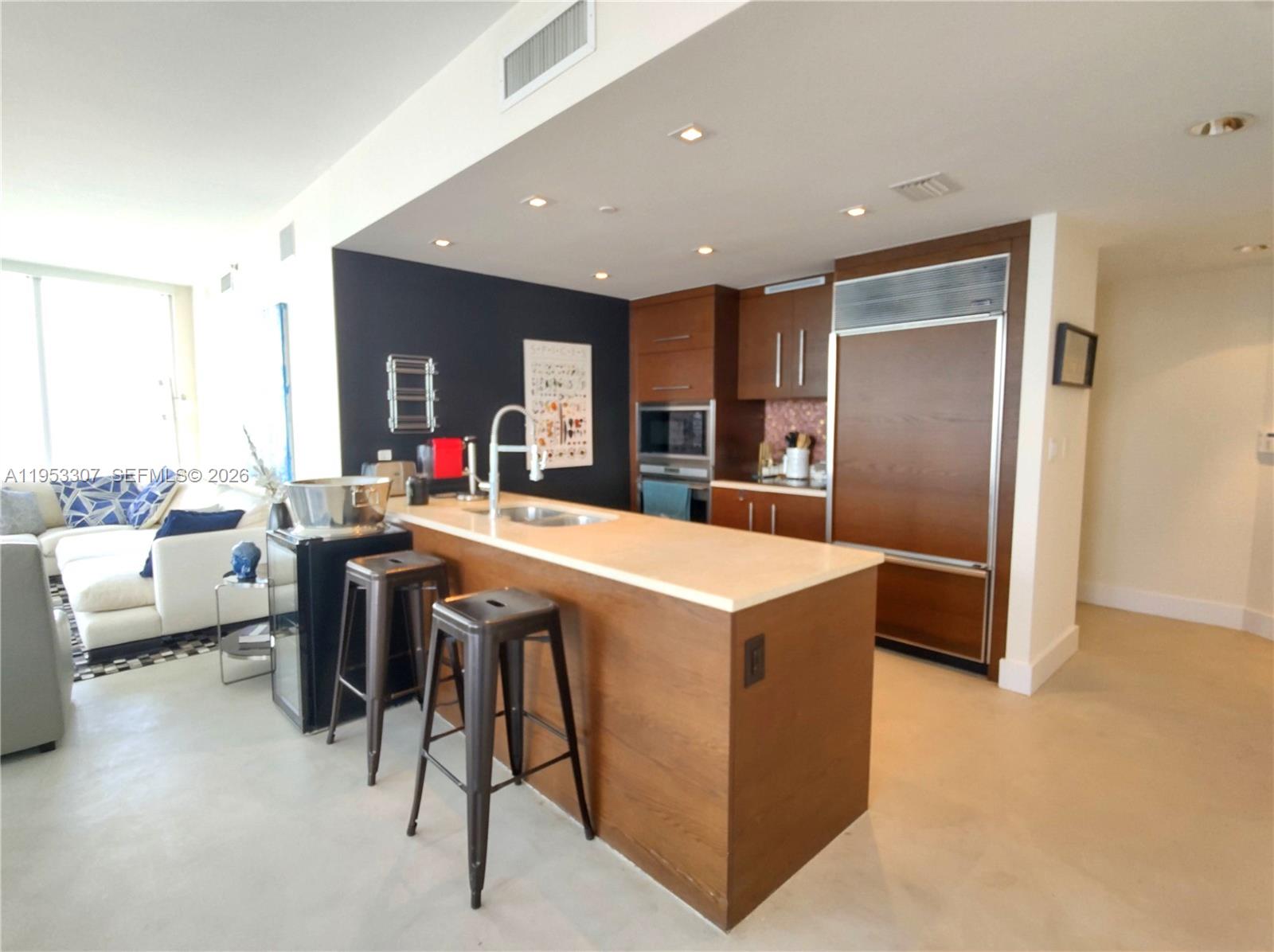 ICONBRICKELL CONDO NO 1 - Residential