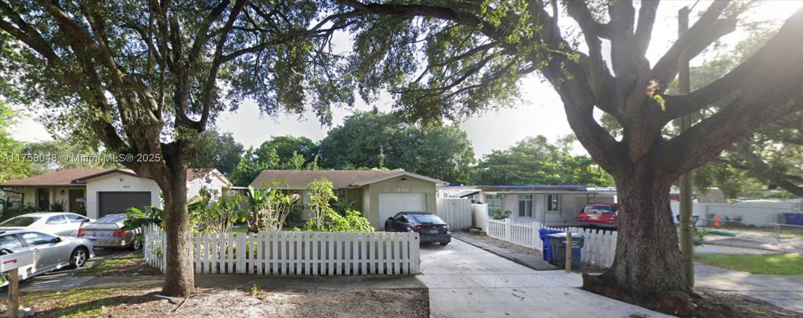 6118 Hayes St, Hollywood, Broward County, Florida - 3 Bedrooms  
2 Bathrooms - 