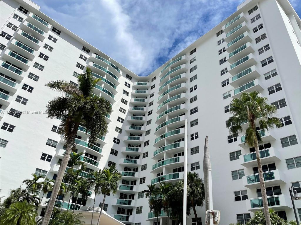 Photo of 3001 S Ocean Dr #535, Hollywood, FL 33019 (MLS # A11459588)