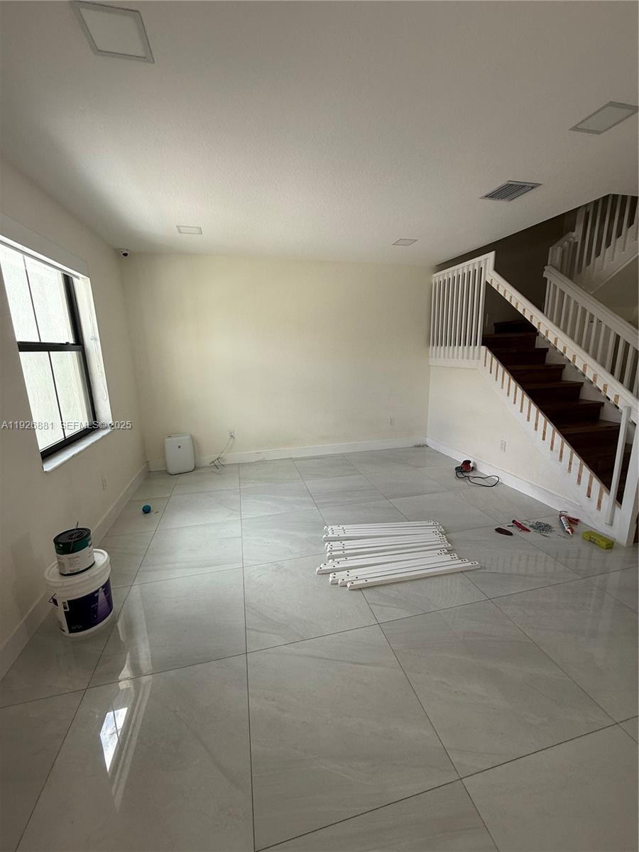 AQUABELLA NORTH REPLAT - Residential Lease