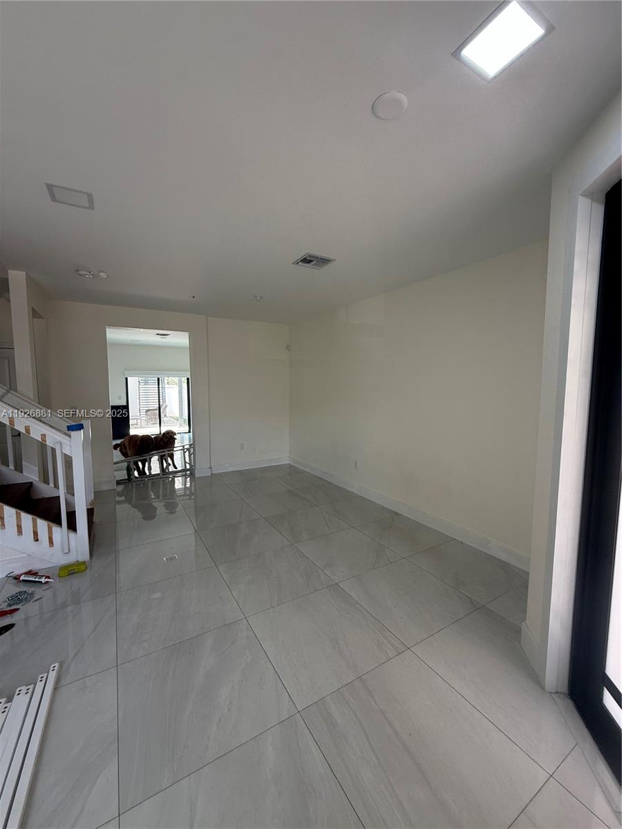 AQUABELLA NORTH REPLAT - Residential Lease