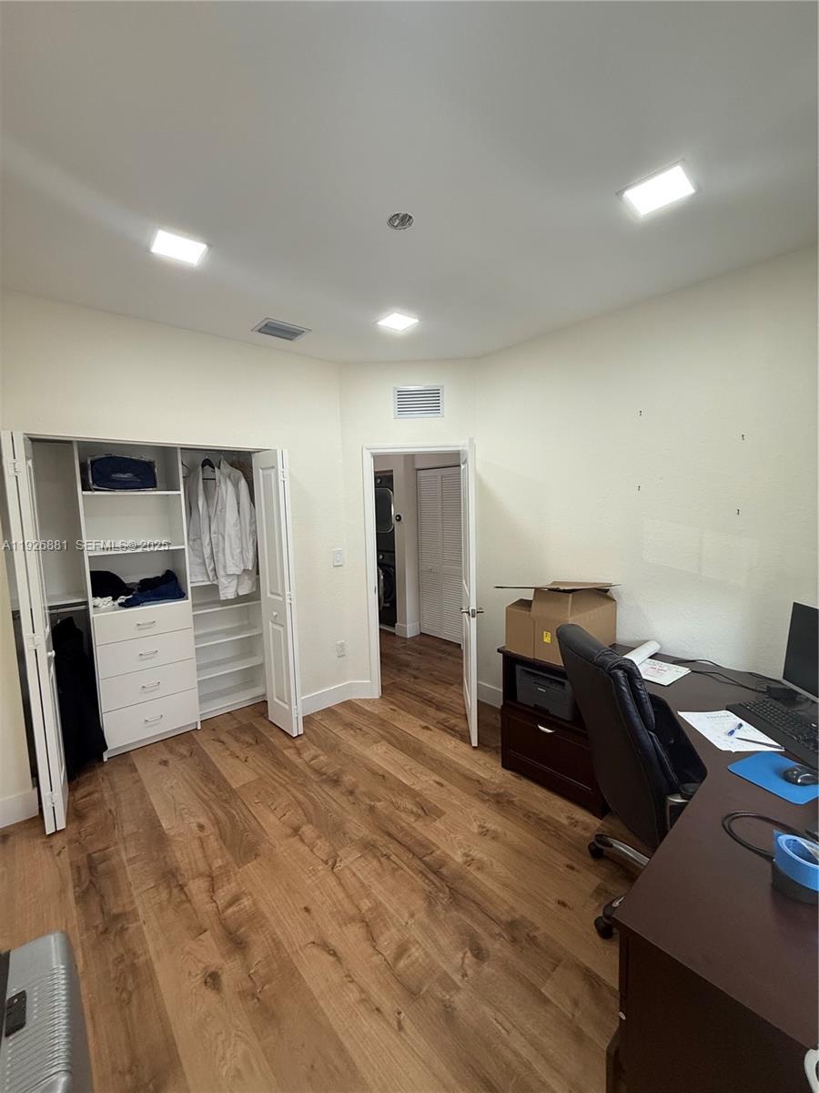 AQUABELLA NORTH REPLAT - Residential Lease