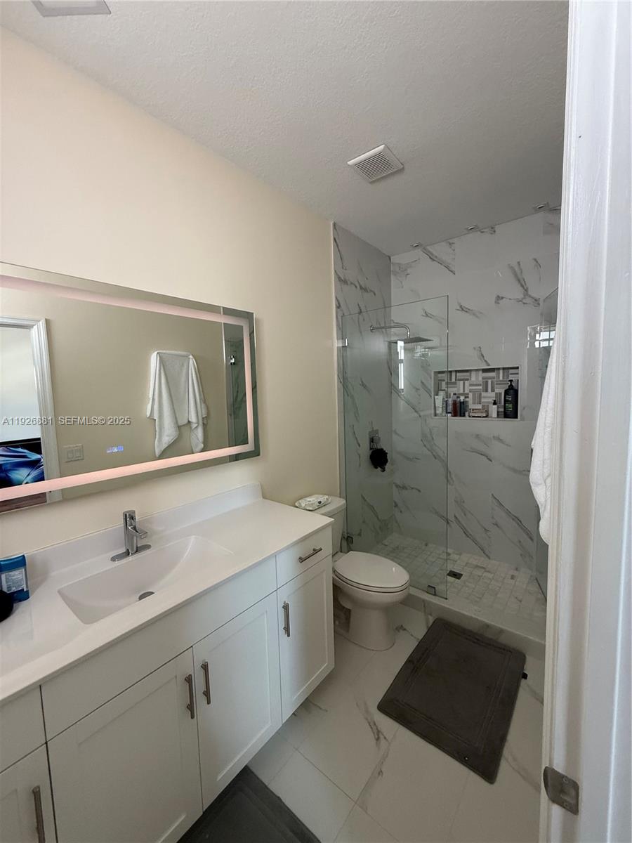 AQUABELLA NORTH REPLAT - Residential Lease