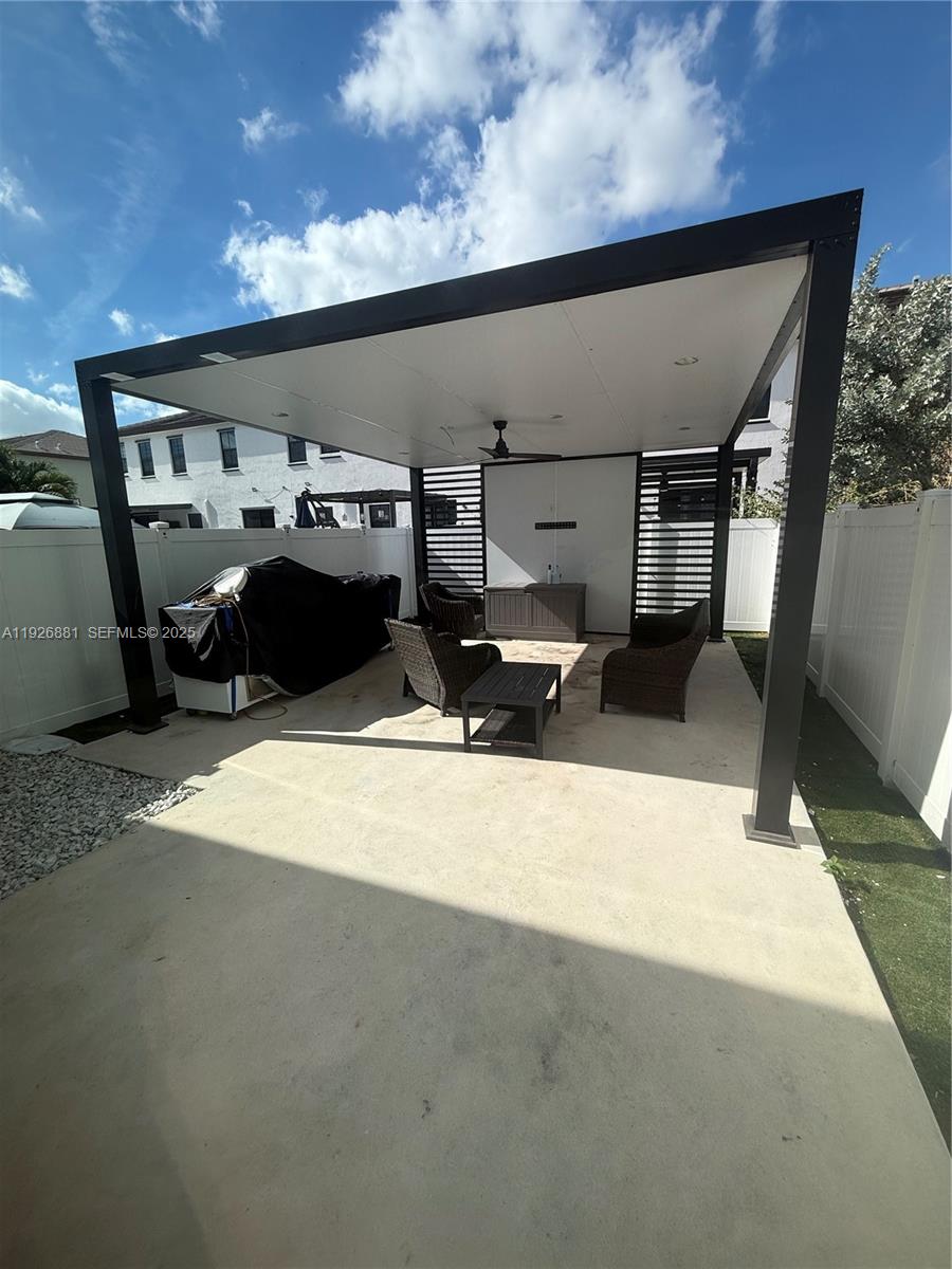 AQUABELLA NORTH REPLAT - Residential Lease