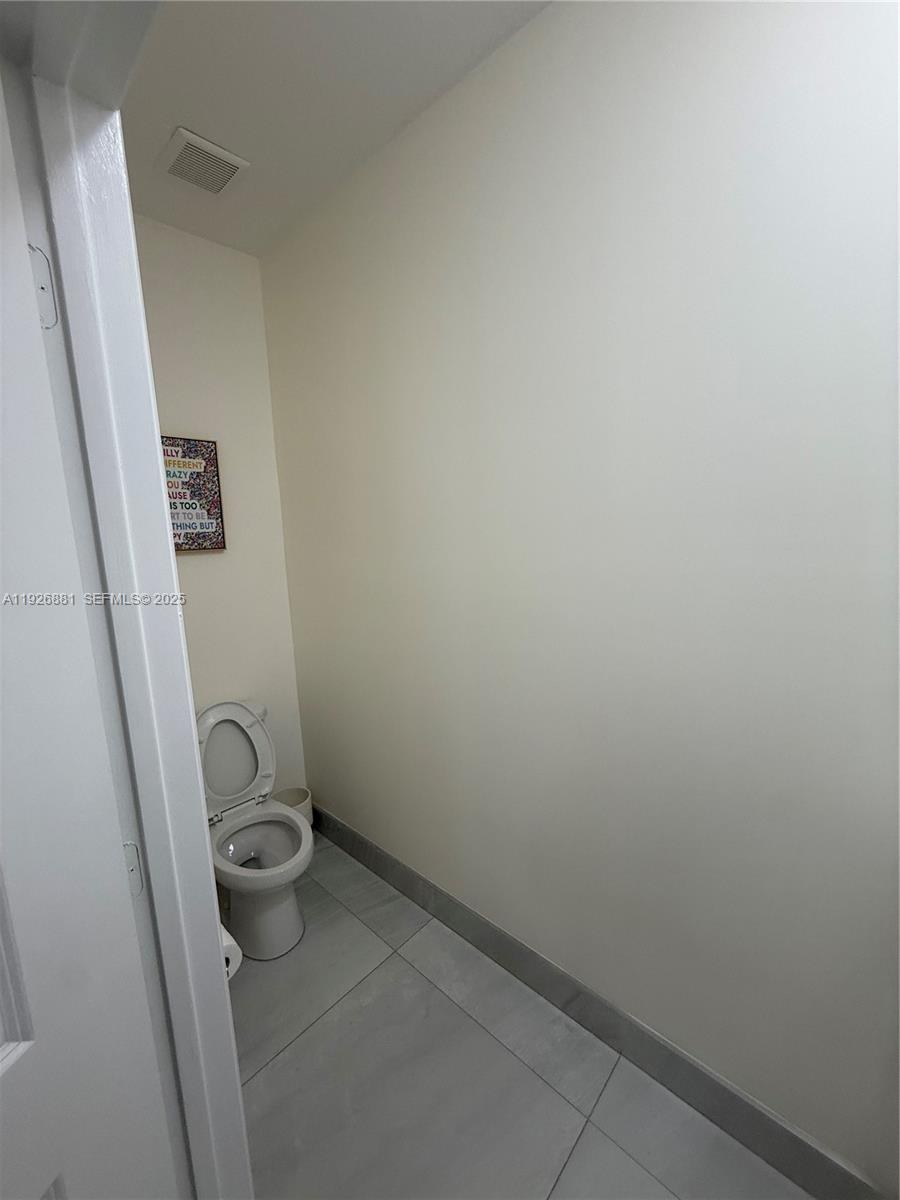 AQUABELLA NORTH REPLAT - Residential Lease