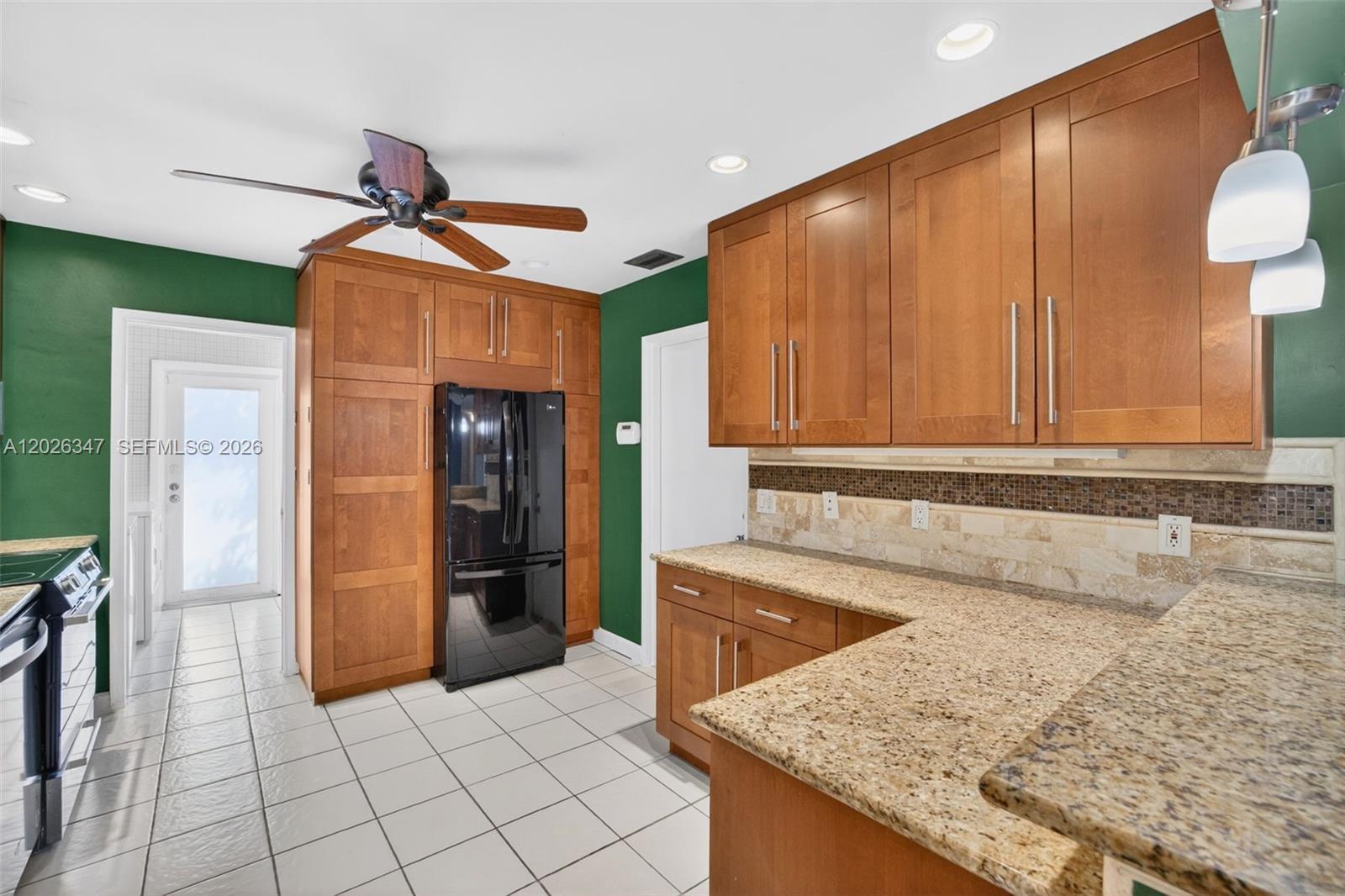 CORAL RIDGE ISLES - Residential