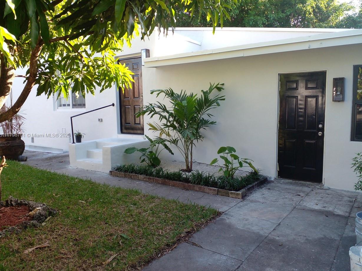 Rental Property at 1023 Sw 12th Ct B, Miami, Broward County, Florida - Bedrooms: 2 
Bathrooms: 1  - $2,400 MO.