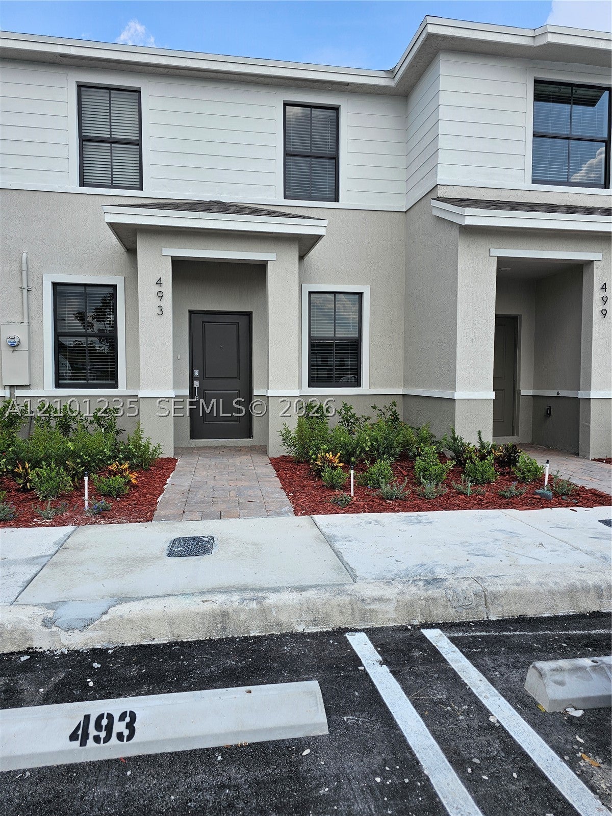 493 NE 15th St