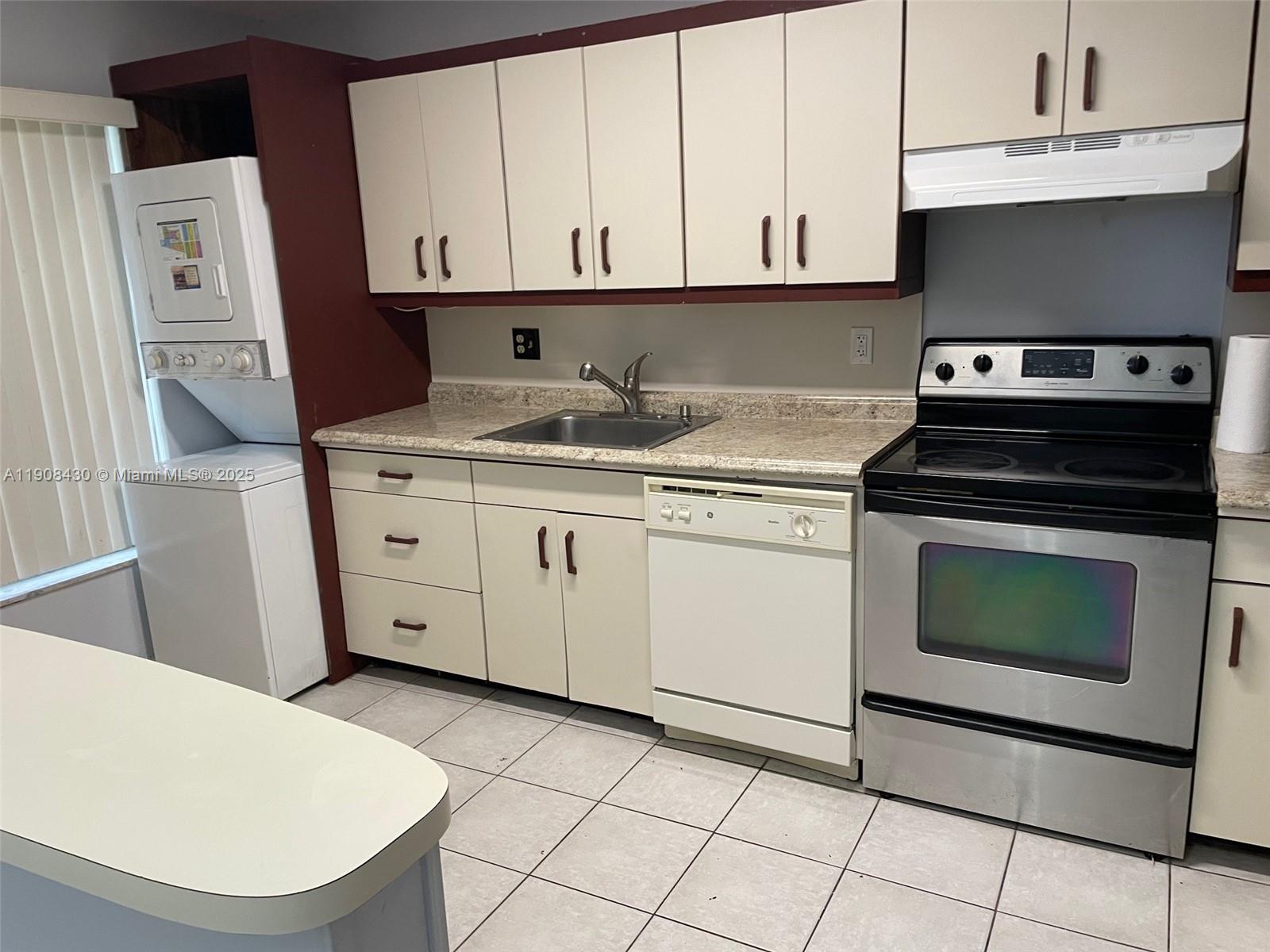 LAUDERDALE WEST CONDO NO - Residential Lease