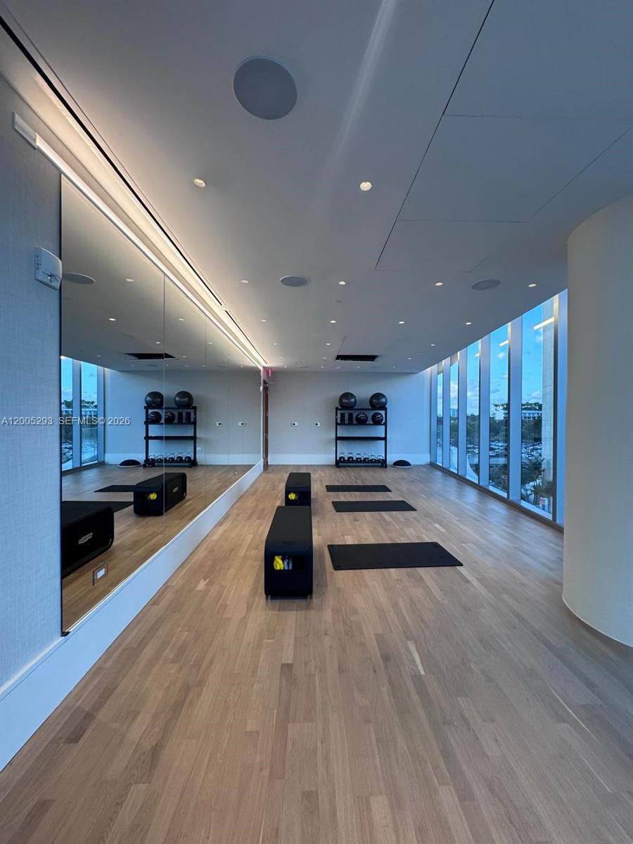 Una Residences - Residential