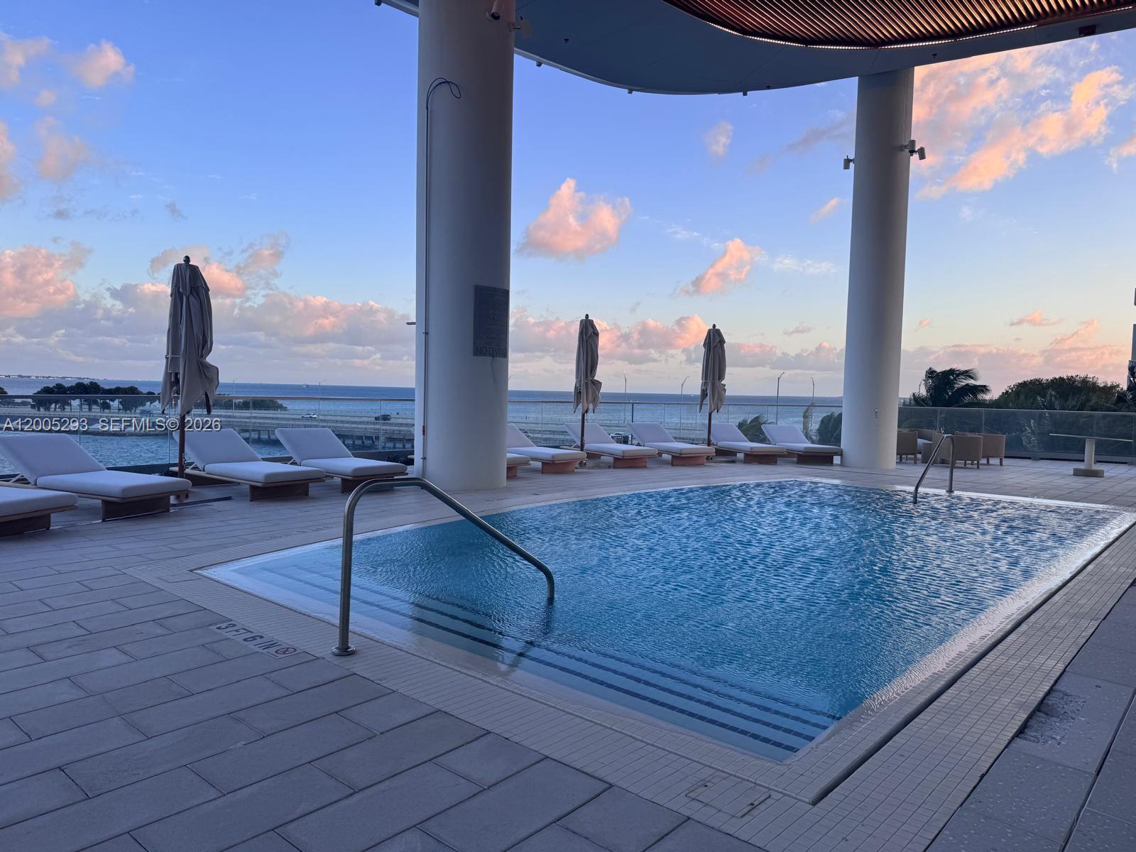 Una Residences - Residential