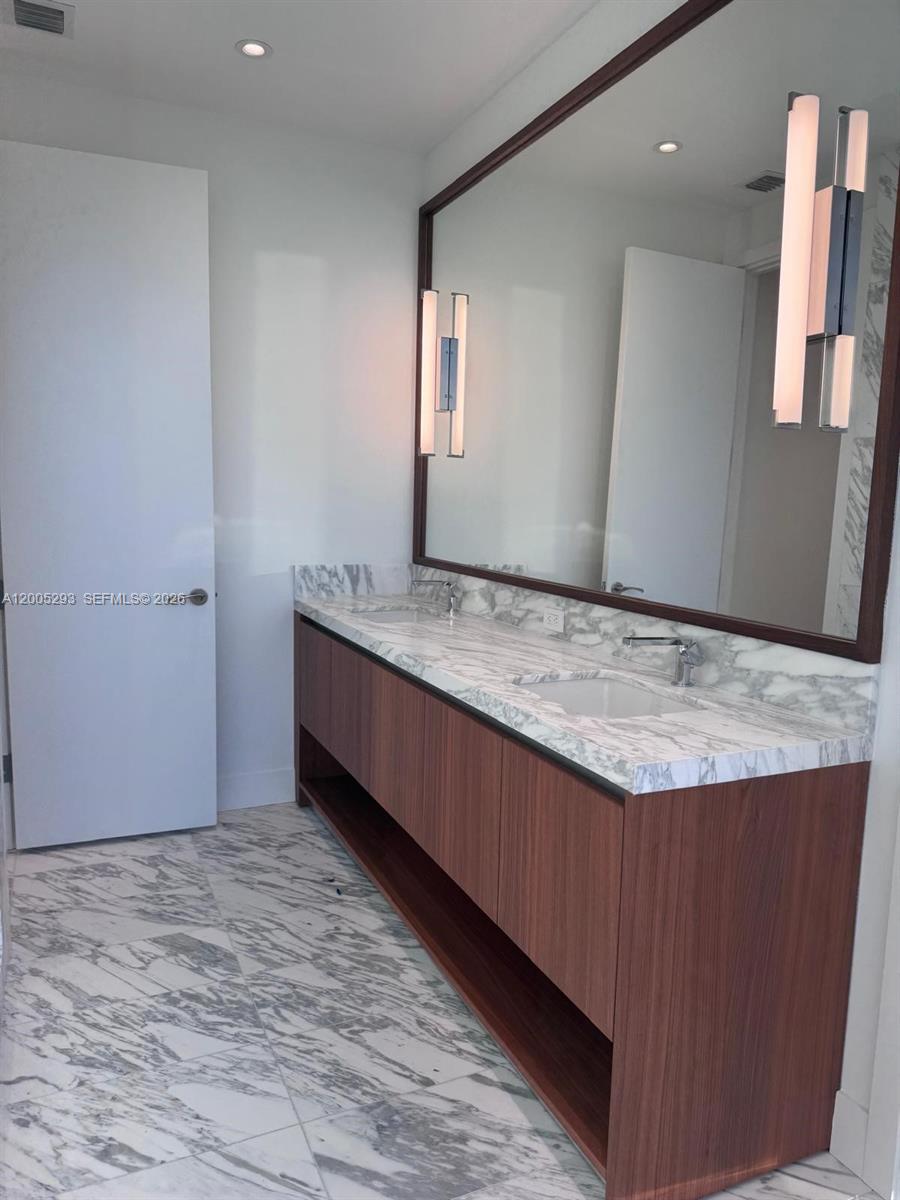 Una Residences - Residential