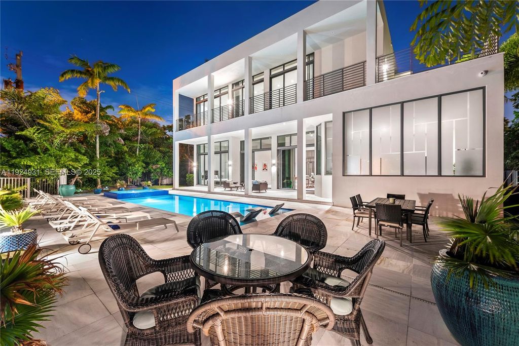 Photo of 2700 NE 18th St, Fort Lauderdale, FL 33305 (MLS # A11924931)