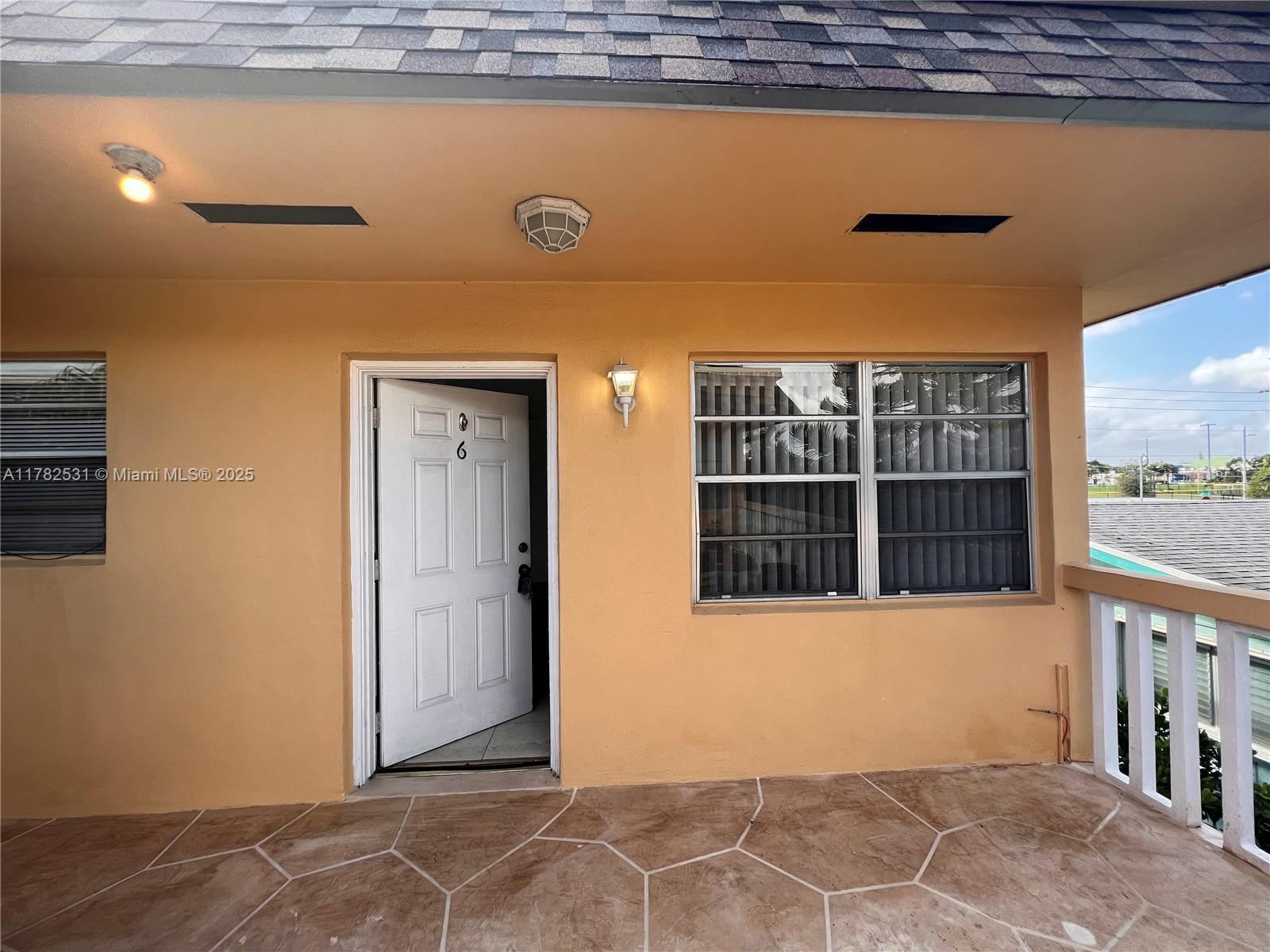 Property for Sale at 410 Se 4th Ave 6, Hallandale Beach, Broward County, Florida - Bedrooms: 1 
Bathrooms: 1  - $170,000