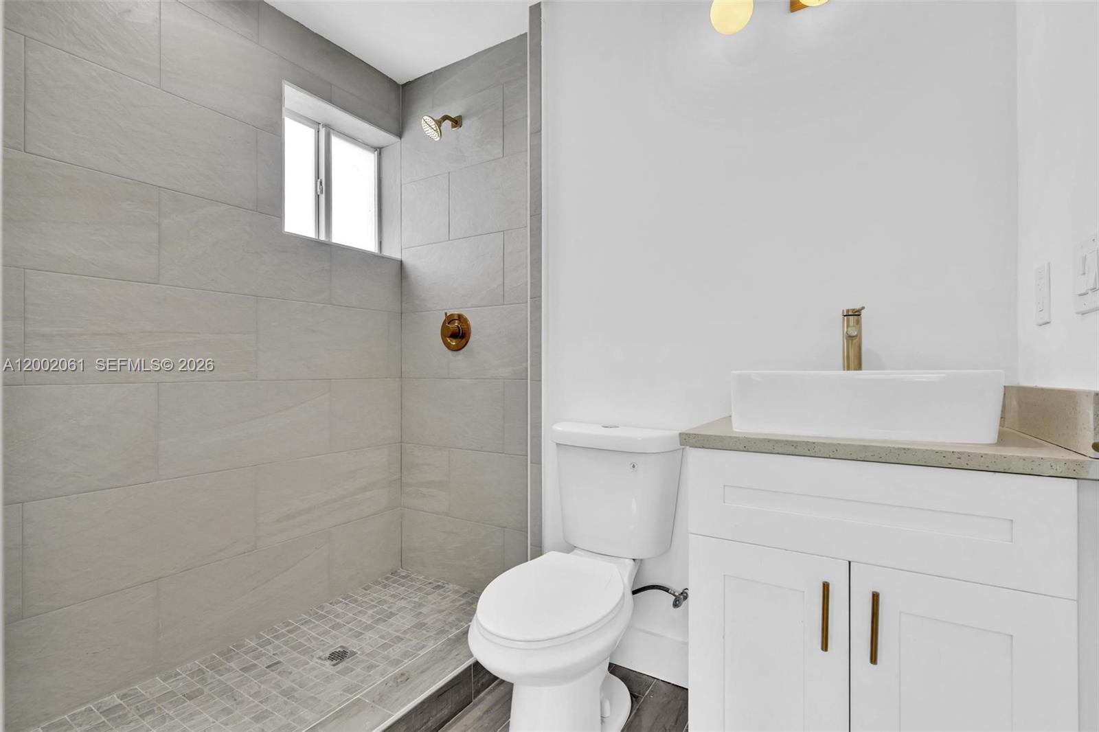 DEVONSHIRE PARK SUB - Residential Lease