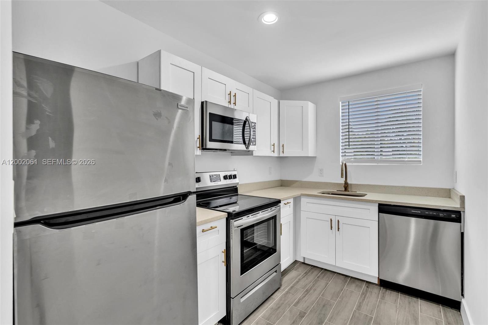 DEVONSHIRE PARK SUB - Residential Lease