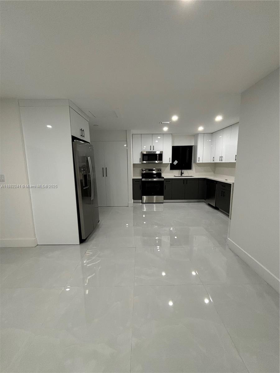 PEMBROKE PINES NO 2 - Residential Lease