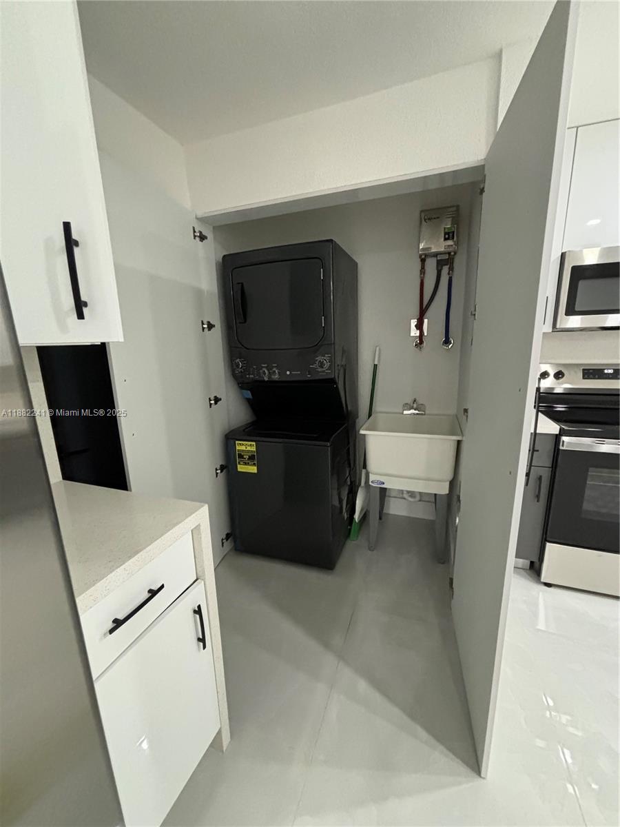 PEMBROKE PINES NO 2 - Residential Lease