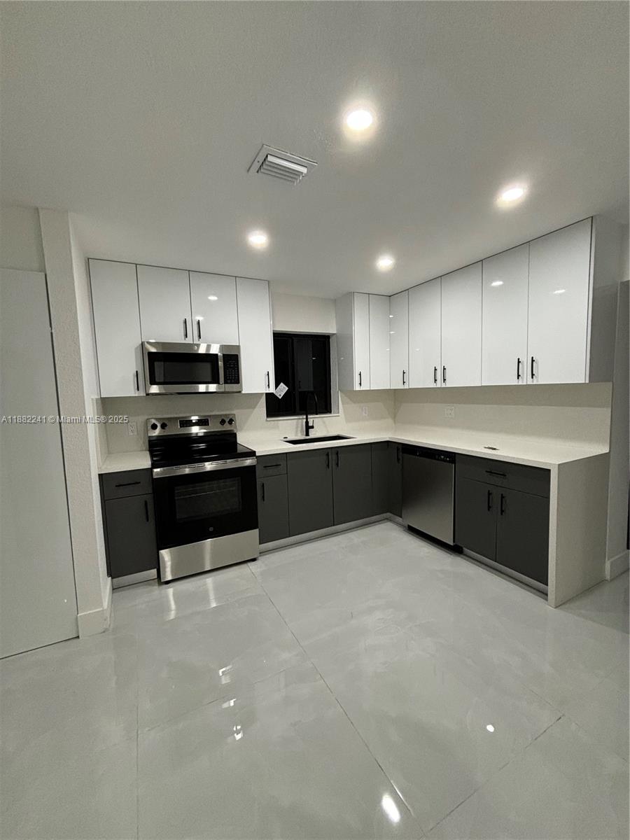 PEMBROKE PINES NO 2 - Residential Lease