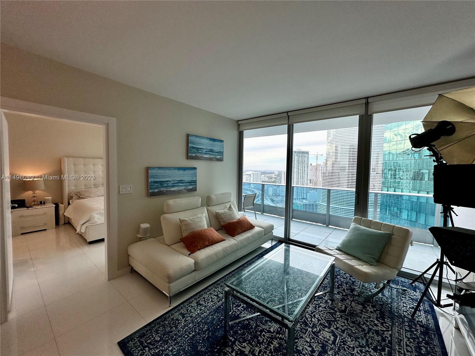 Bright & spacious high-floor 1 /1.5 with tons of natural light at Epic Residences. White porcelain floors throughout, large rooms & closets. Large primary bath with oversized jacuzzi tub & rain shower. Large terrace overlooks Downtown Miami and Miami River! oversized parking space, Epic offers elevated amenities for an upgraded lifestyle w/ multiple restaurants, five star hotel onsite, 24-hour doorman, concierge, valet & security, multiple pools w/ towel service & cabana bar, wellness center & spa with scheduled classes & business center. Whole Foods is steps away, convenient to Bayside Marketplace, Miami Arena, museums, shopping & the Brickell Financial District.. 30 DAY LEASES ALLOWED!