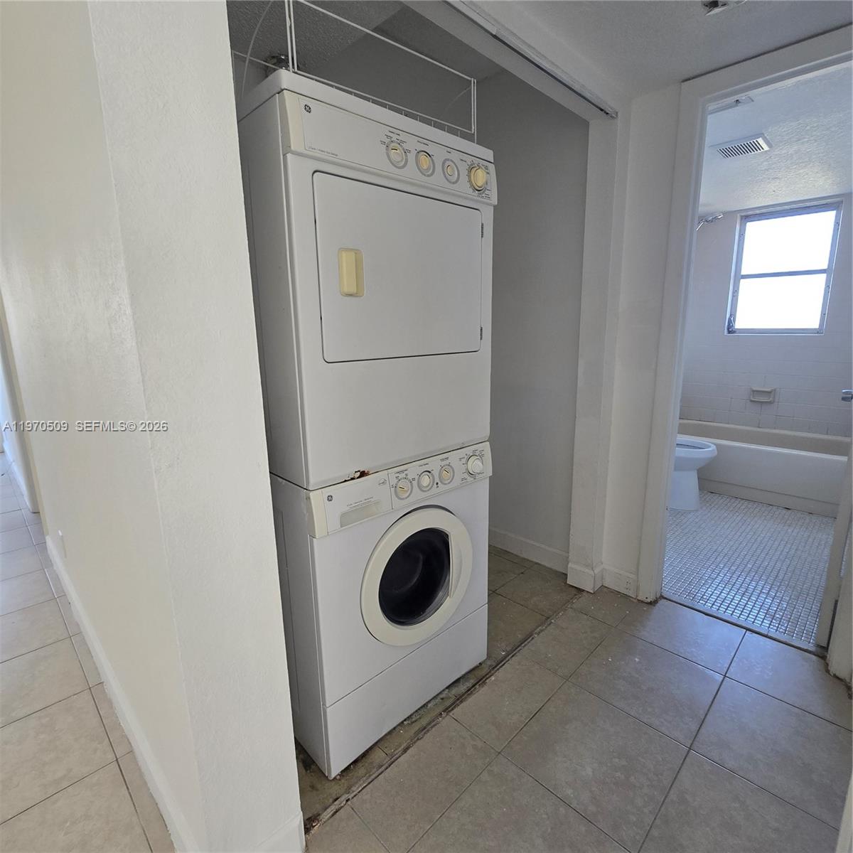 LAKESHORE AT UNIVERSITY P - Residential