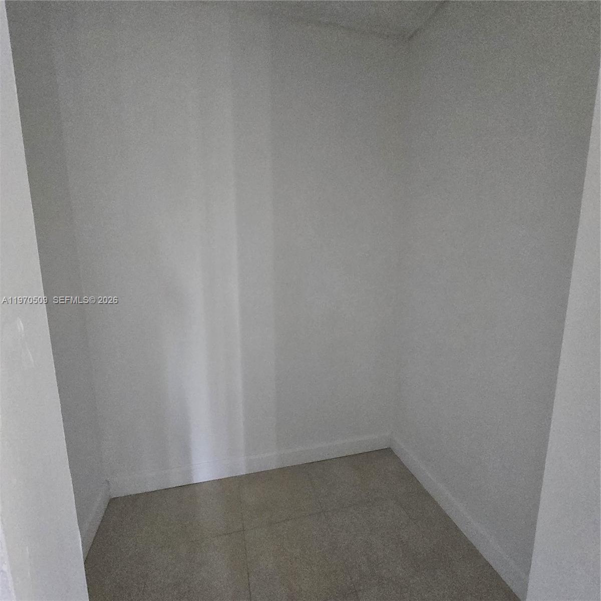 LAKESHORE AT UNIVERSITY P - Residential