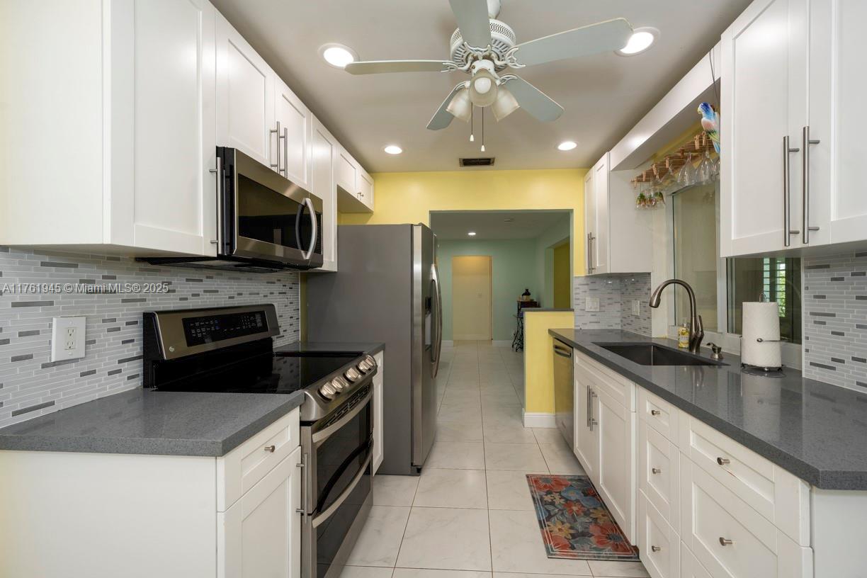 Property for Sale at 1041 Nw 89th Way, Plantation, Miami-Dade County, Florida - Bedrooms: 2 
Bathrooms: 2  - $395,000