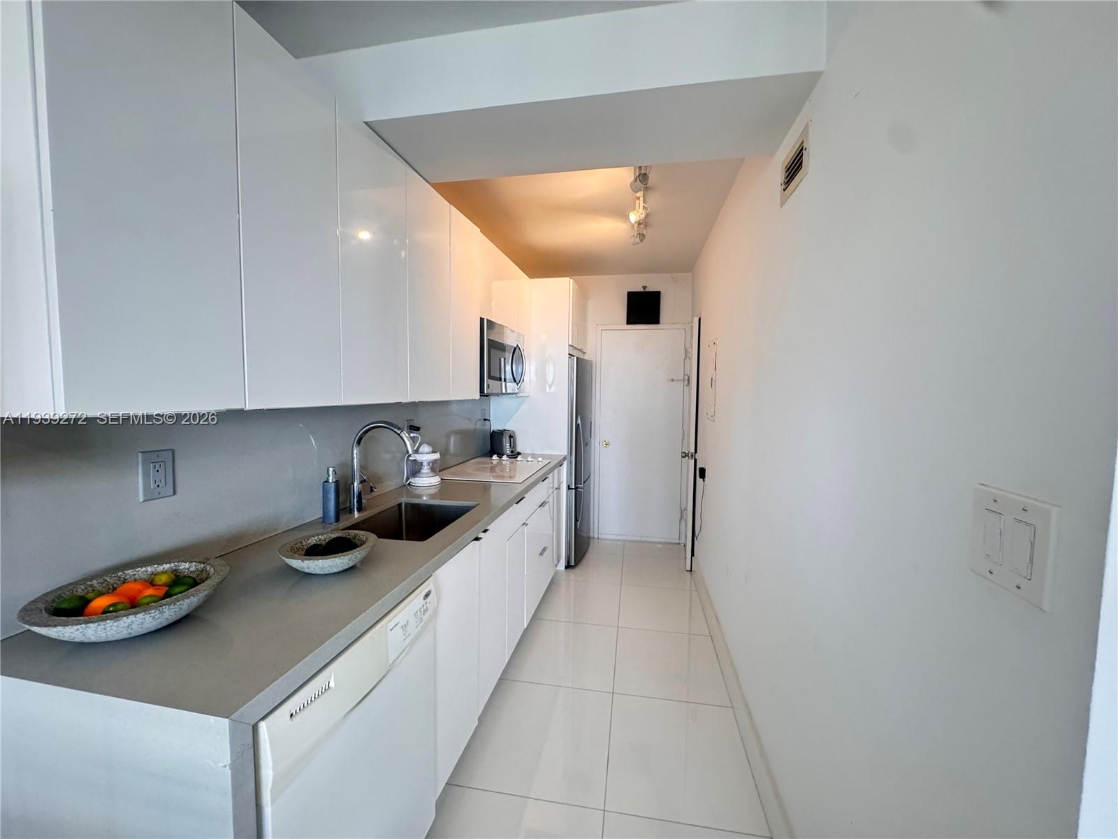 THE DECOPLAGE CONDO - Residential