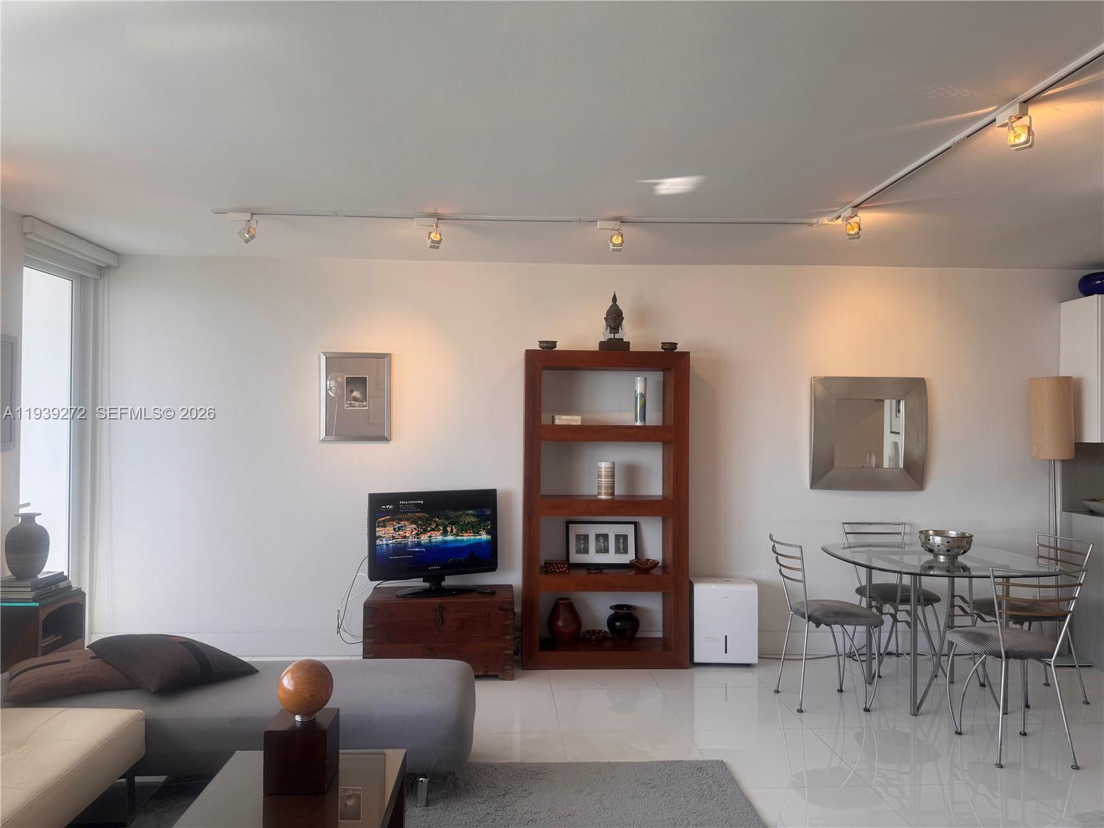 THE DECOPLAGE CONDO - Residential