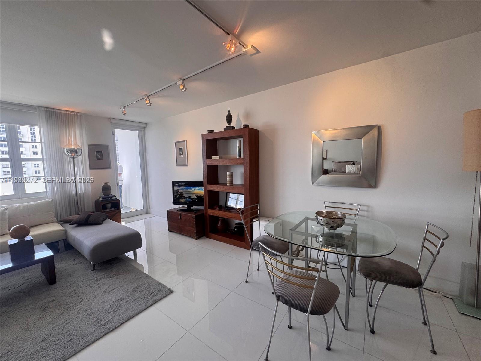 THE DECOPLAGE CONDO - Residential