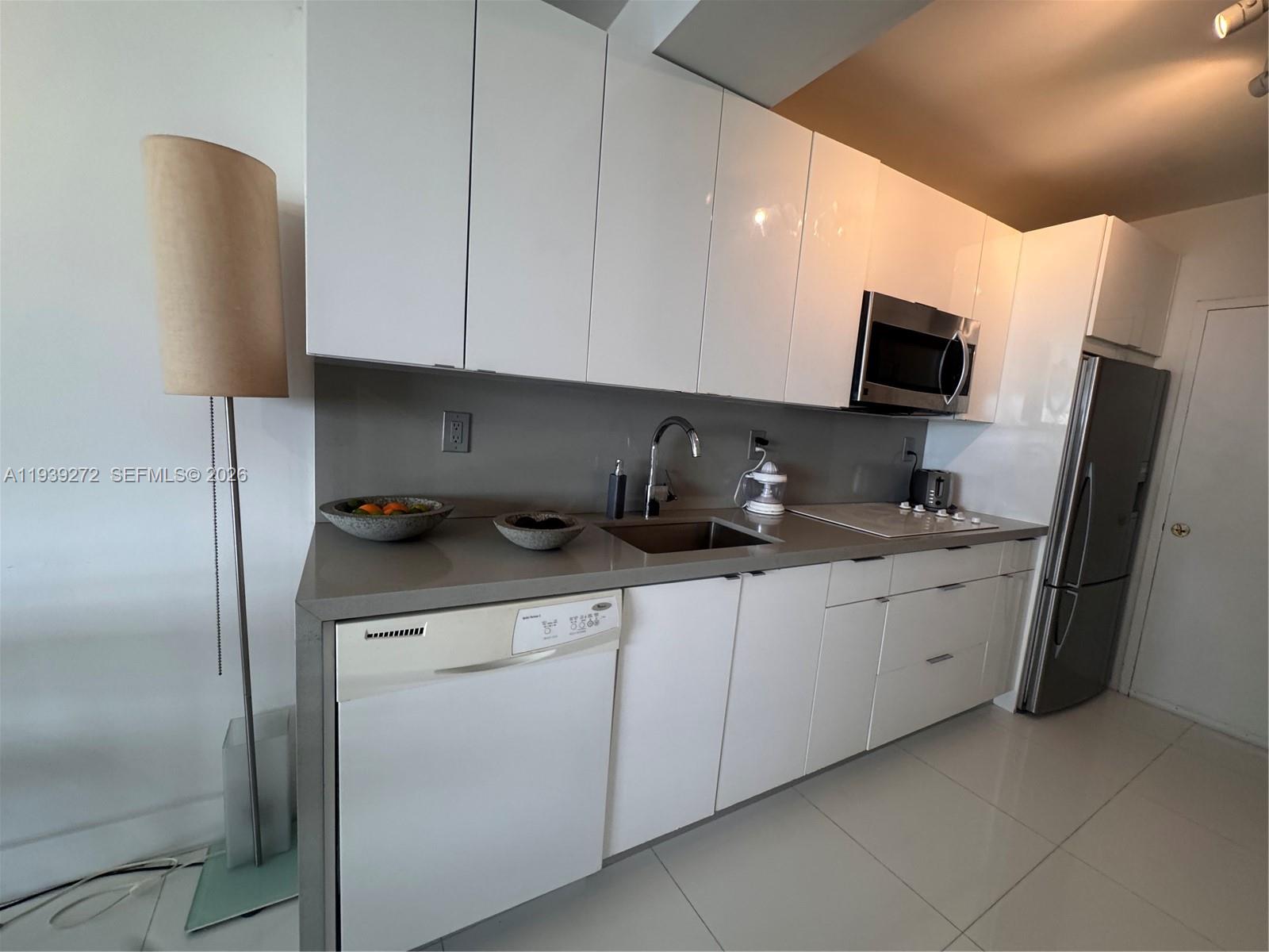 THE DECOPLAGE CONDO - Residential