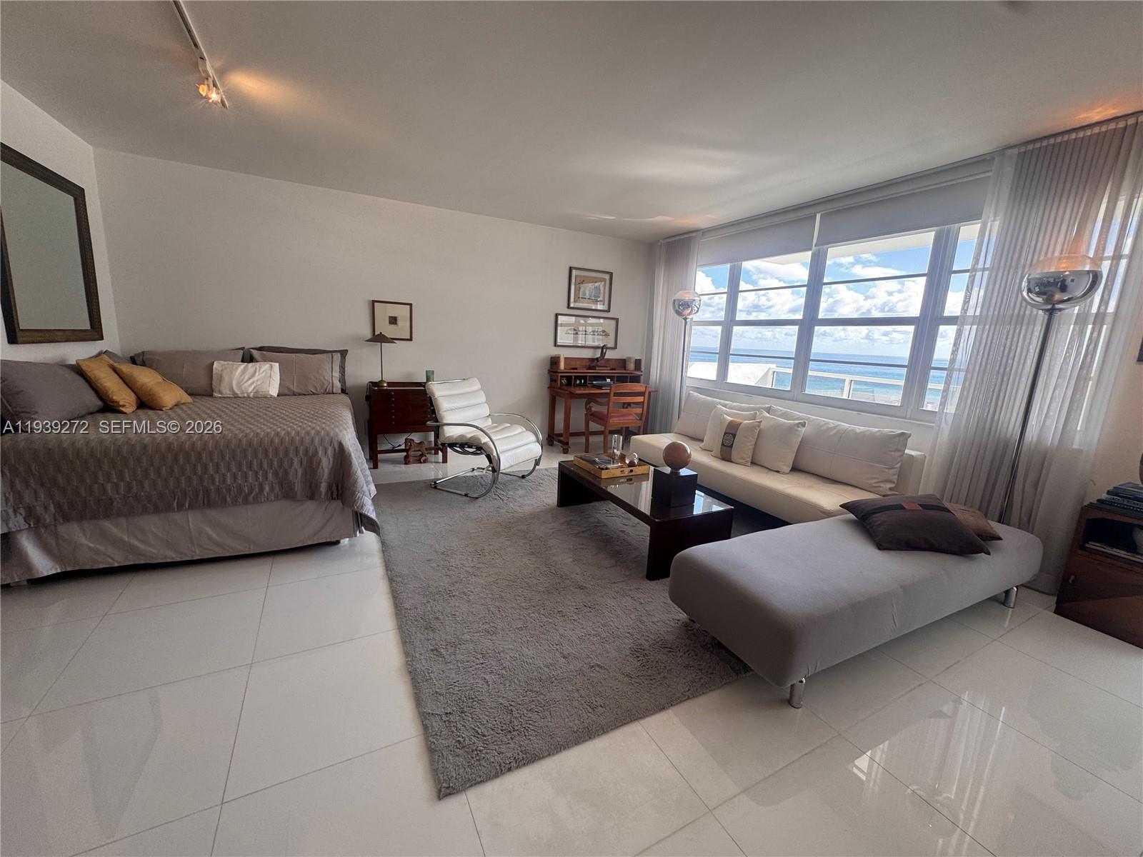 THE DECOPLAGE CONDO - Residential