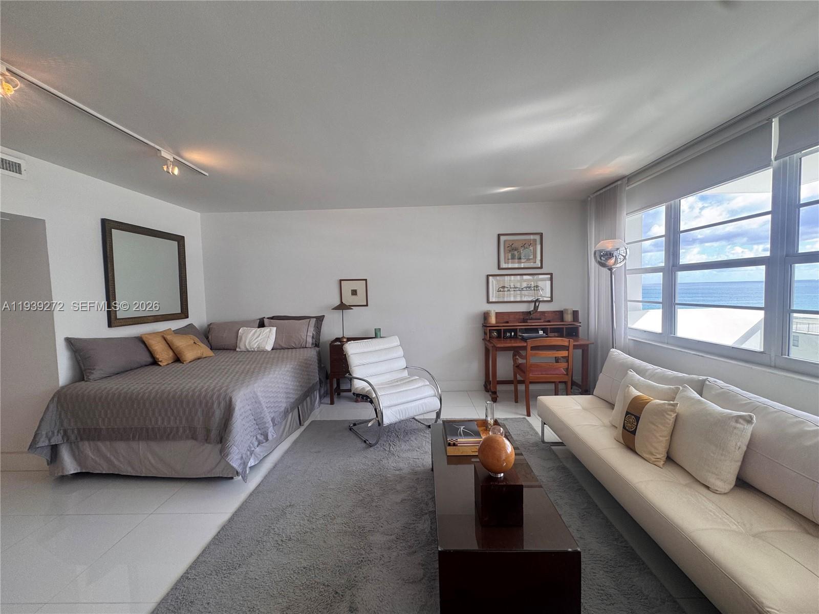 THE DECOPLAGE CONDO - Residential