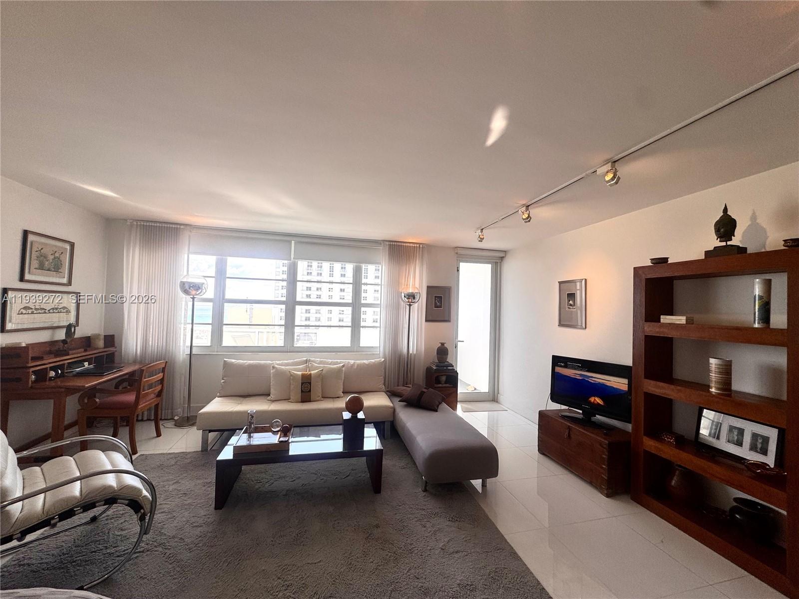 THE DECOPLAGE CONDO - Residential