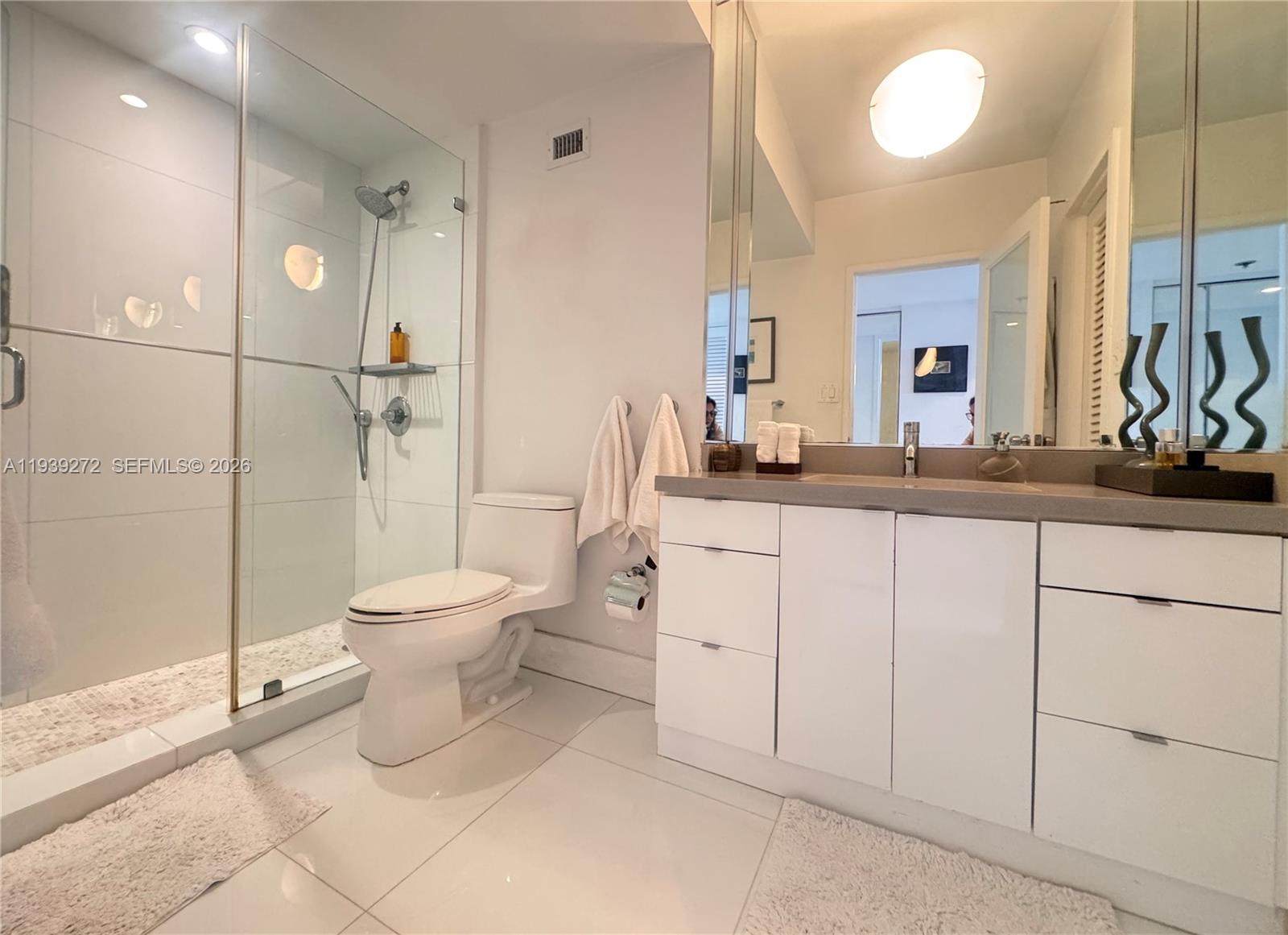 THE DECOPLAGE CONDO - Residential