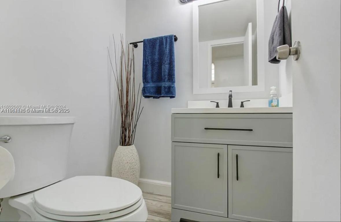 2655 Collins Ave 2007