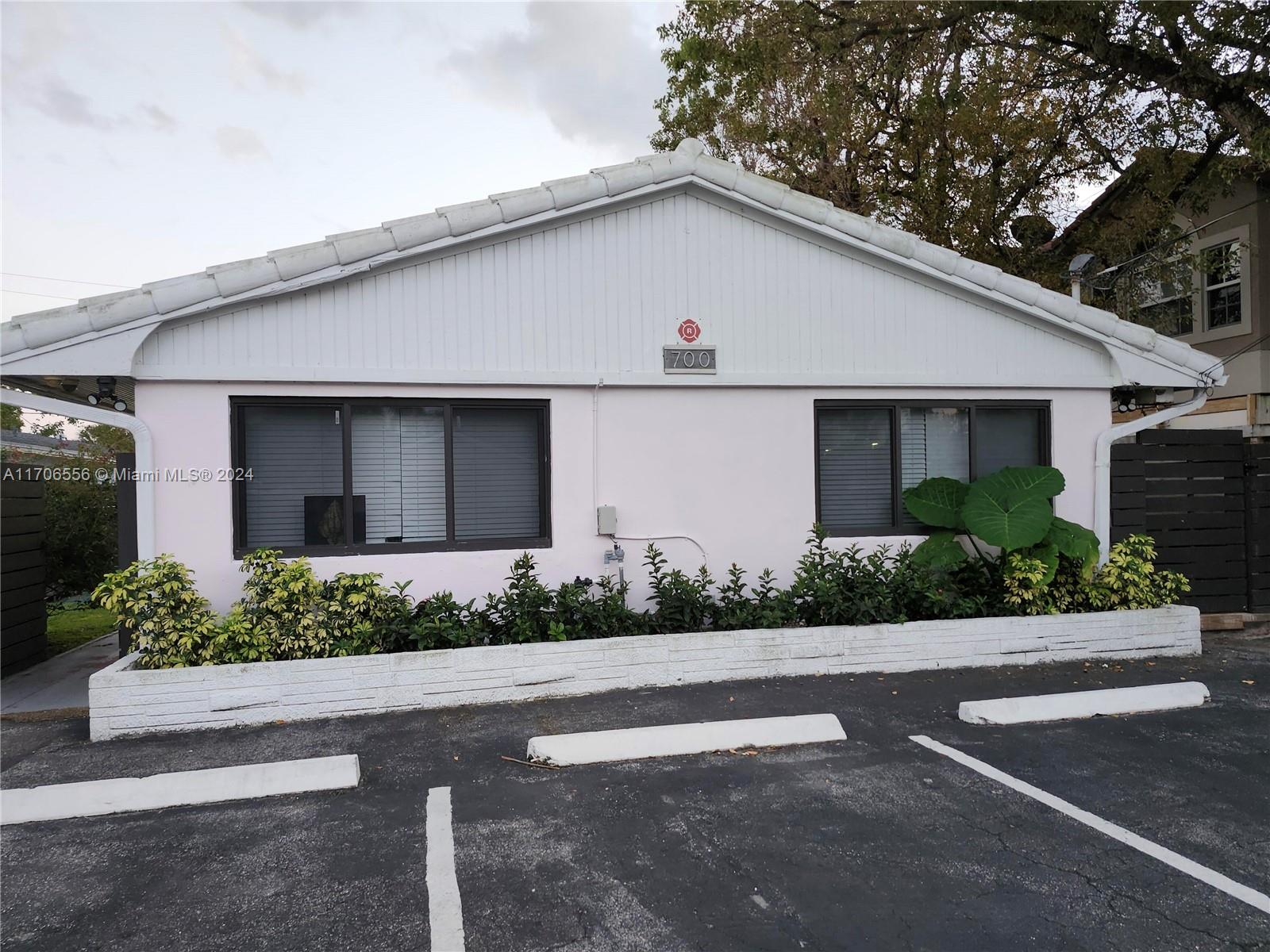 Rental Property at 700 Se 14th Ct 1-3, Fort Lauderdale, Broward County, Florida - Bedrooms: 2 
Bathrooms: 2  - $2,600 MO.