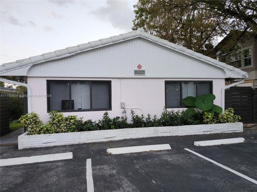 Just listed. Located apartment home in the heart of Fort Lauderdale. This 2 bed, 2 bath available immediately. No HOA or condo association  Room 1 features a large king bed & dresser.  Room 2 has 2 Queen size beds for your convenience. Fenced in deck for your unit. Across the street from Whole Foods Market and just blocks away from all major restaurants and shops on the 17th street causeway. Easy access to public transportation and all that Fort Lauderdale has to offer yet situated in quiet neighborhood just 5 minutes from FLL & PORT. Unit comes furnished and even includes linens. Apt has 2 FREE parking spaces for the unit and 1 guest spot for the building.