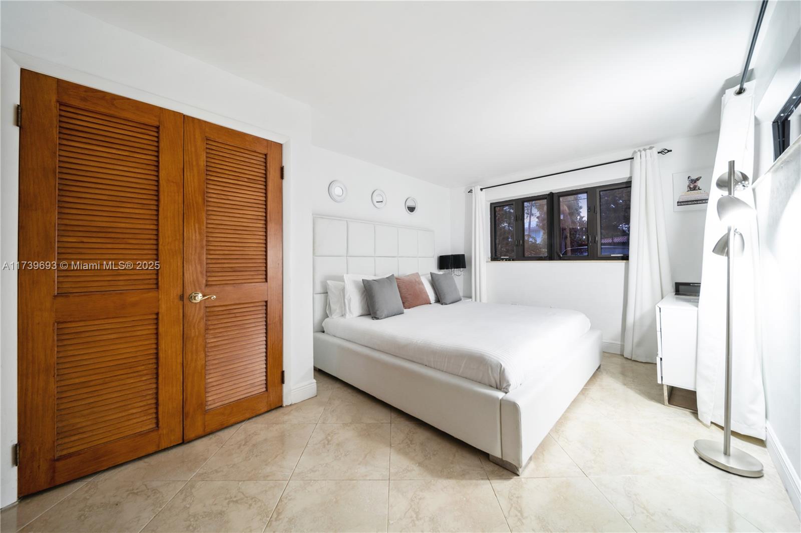 BISCAYNE POINT - Residential Lease