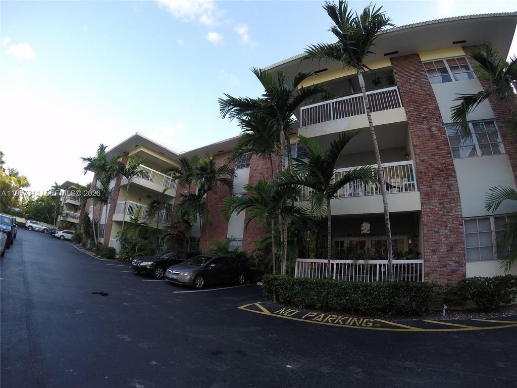 Photo of 2424 SE 17th Causeway #110B, Fort Lauderdale, FL 33316 (MLS # A11957311)