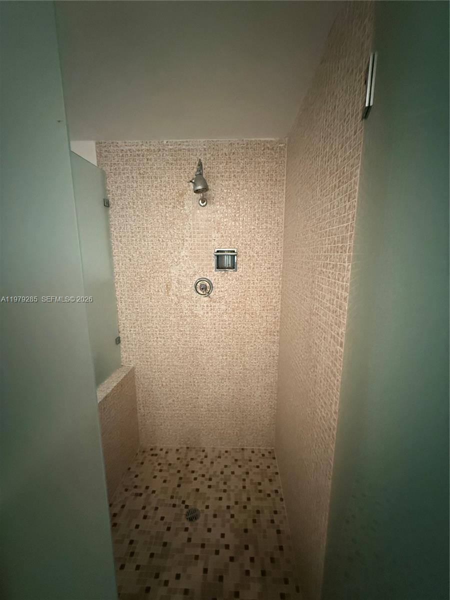 IMPERIAL HOUSE CONDO - Residential